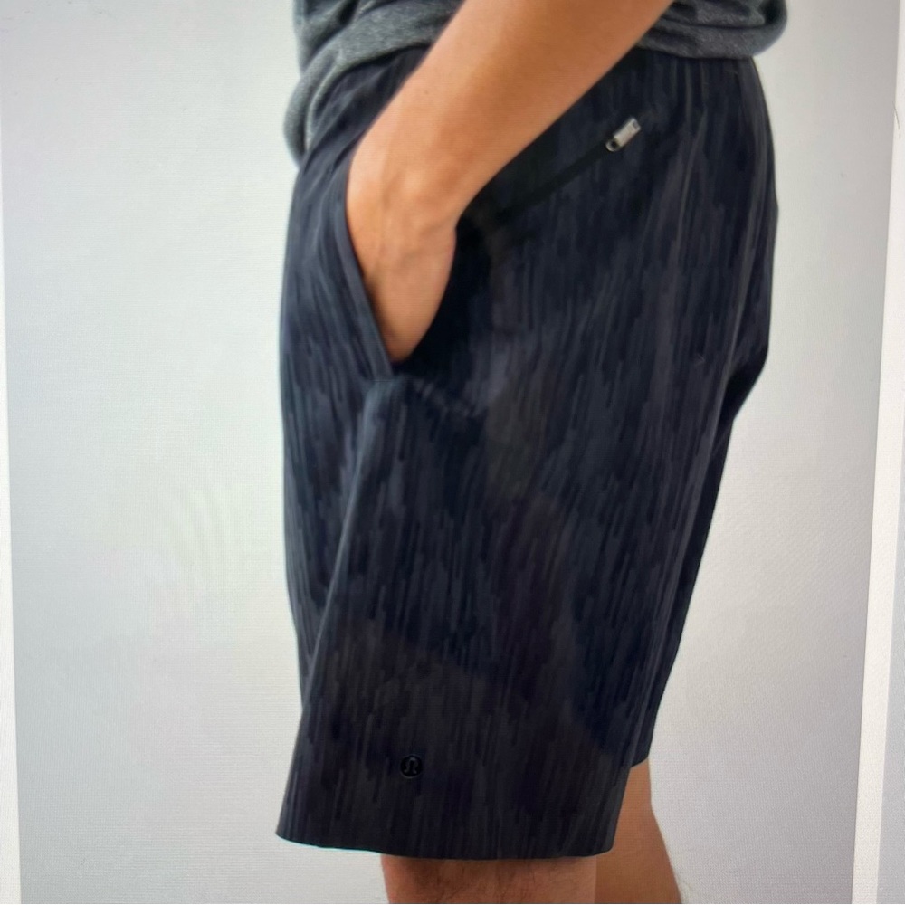 Lululemon Assert Speed Texture 9” Deep Coal Black Cross-Training Shorts Medium